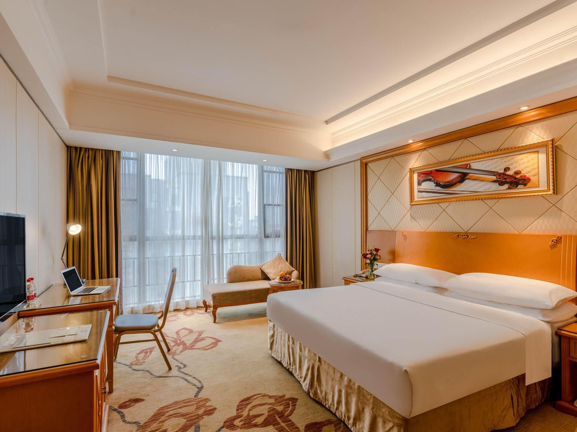 Deluxe Queen Room