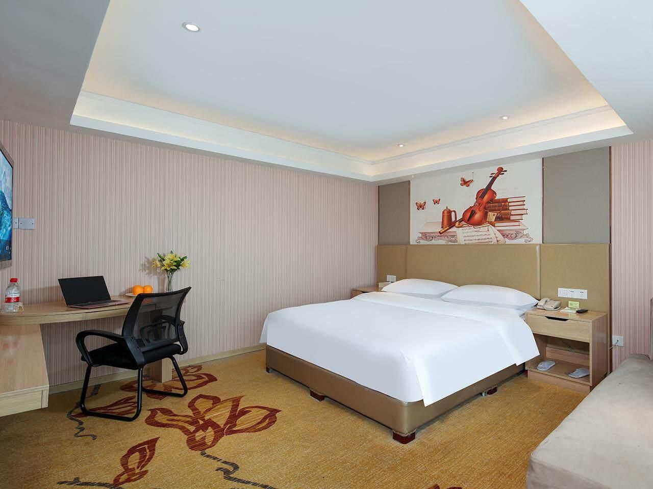 Deluxe Queen Room