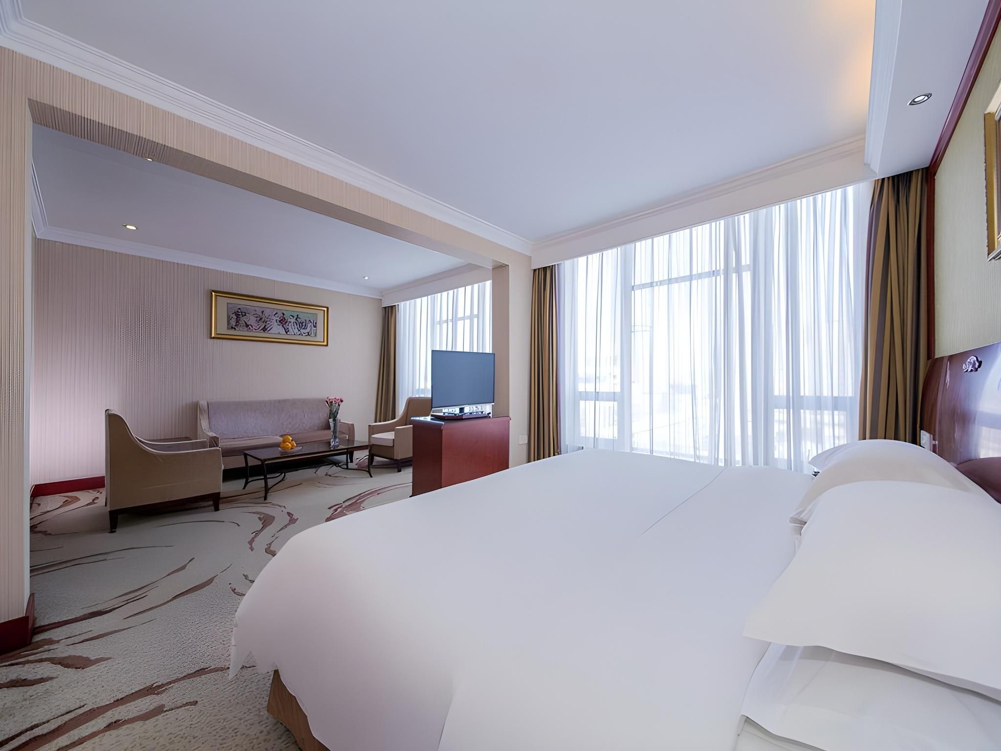 Business King Room