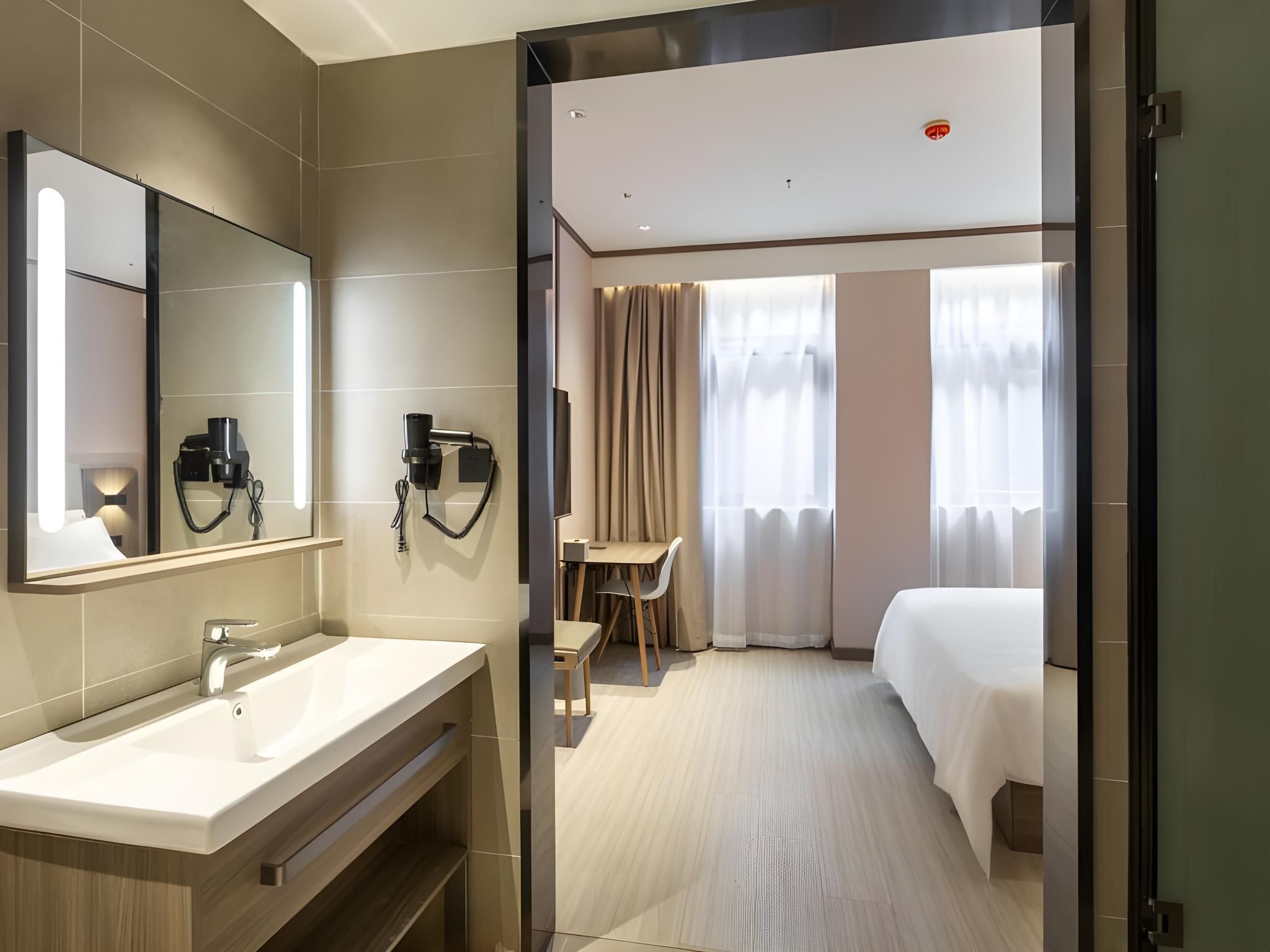 Huazhu - Business Bed Room