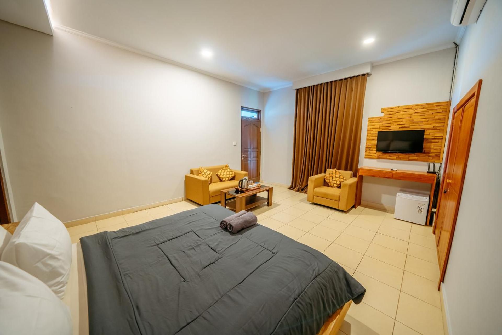 Deluxe Family Room