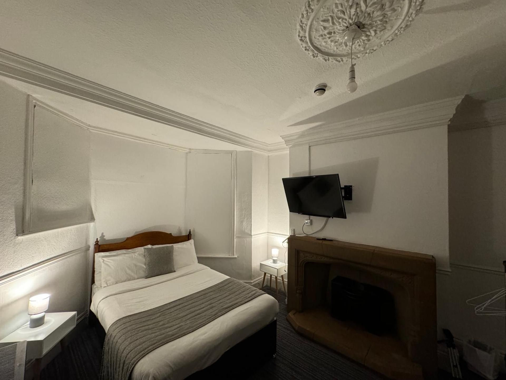 Double or Twin Room with Private Bathroom
