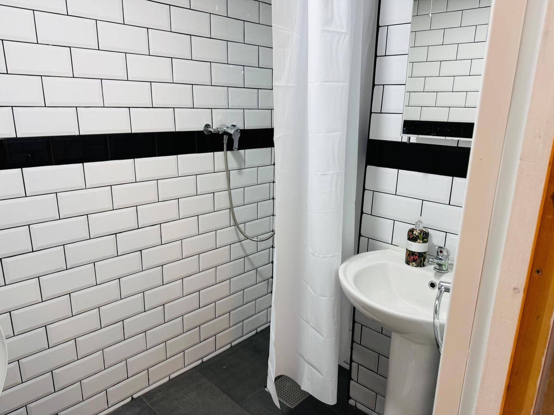 Hotels 24-7 - The Old Victoria Hotel Apartment 2