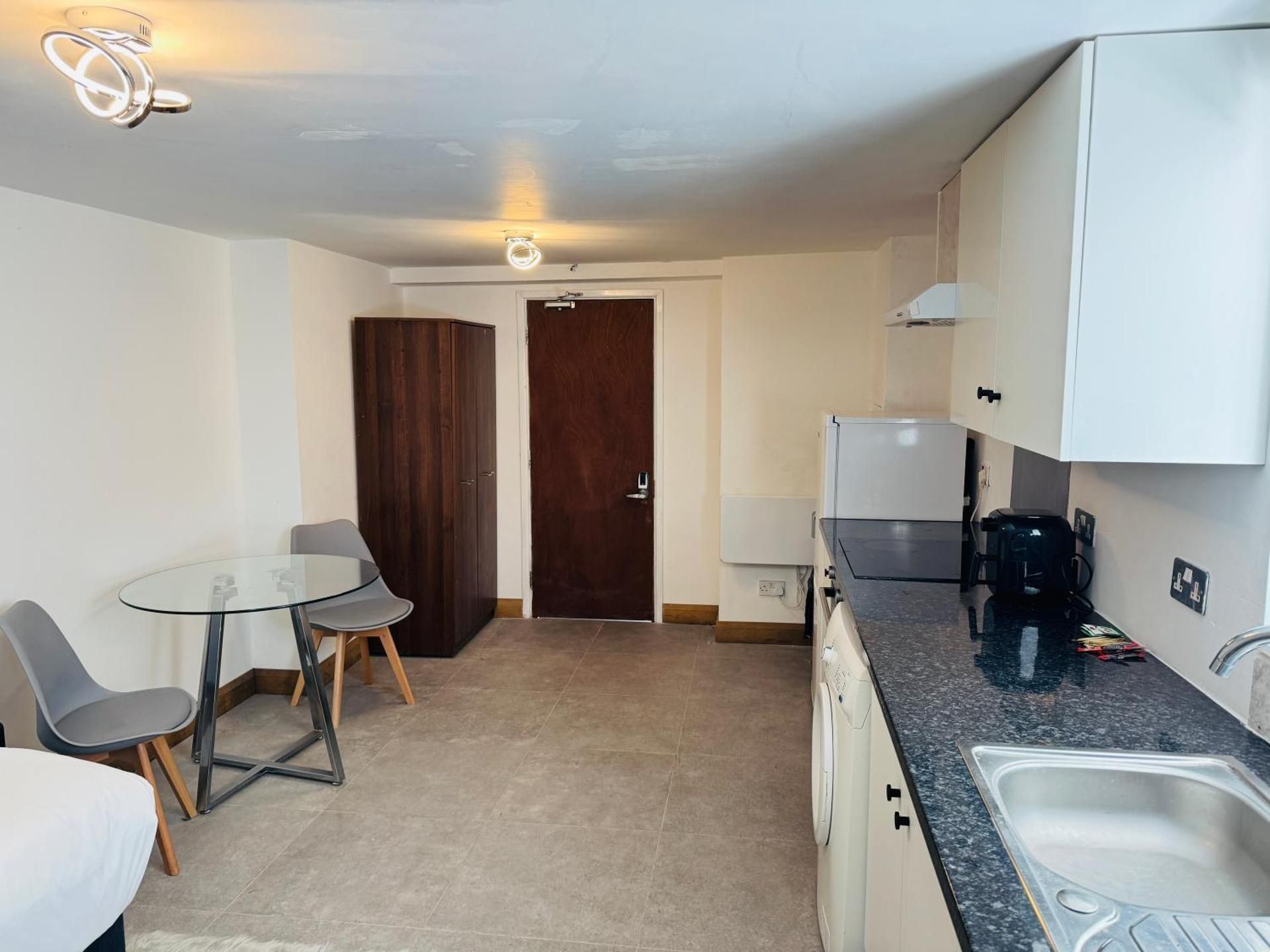 Hotels 24-7 - The Old Victoria Hotel Apartment 3