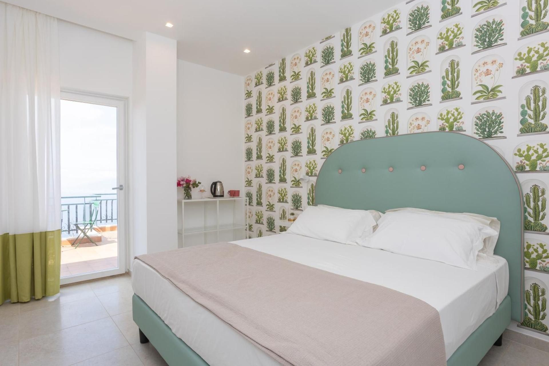 Deluxe Suite with Sea View
