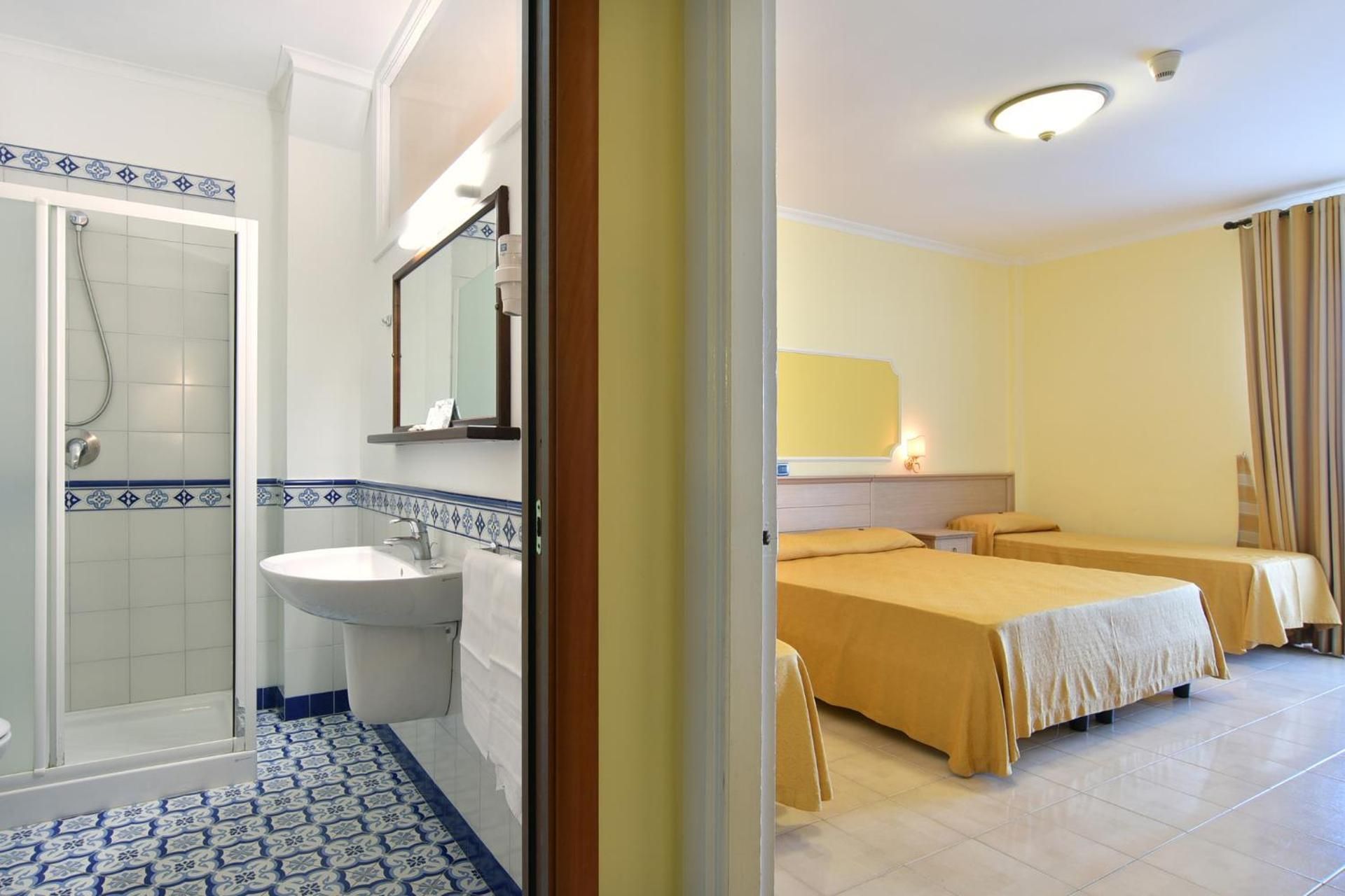 Quadruple Room with Sea View
