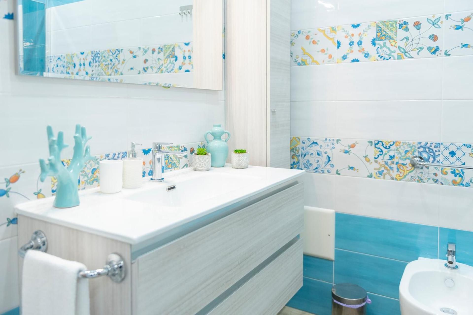 SYMPHONY HOUSE Apartment with Balcony 2