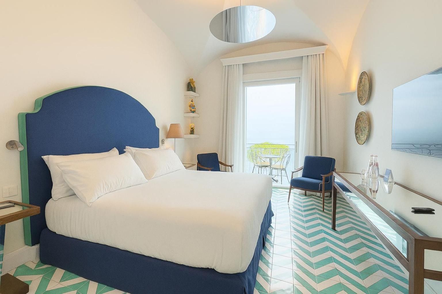 Deluxe Triple Room with Terrace and Sea View