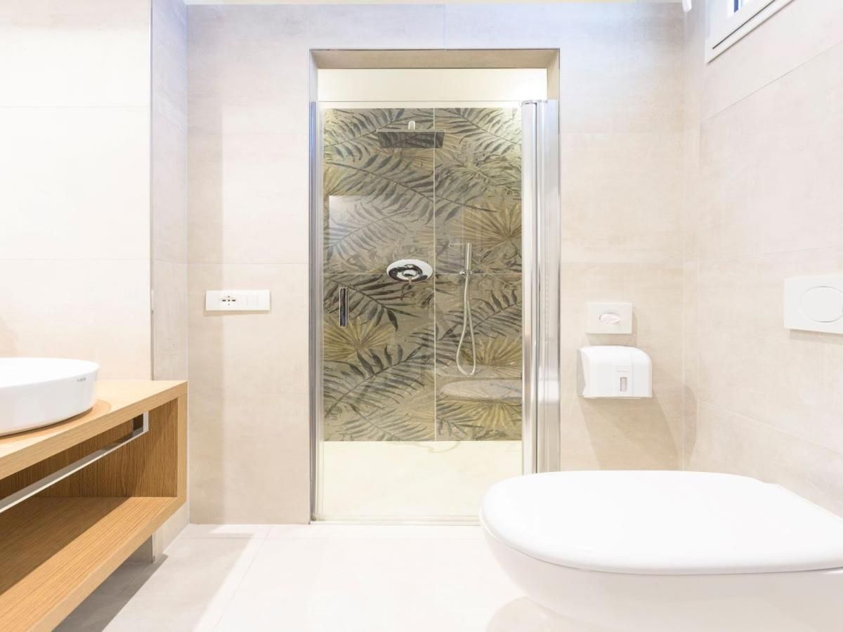 Superior Double Room with Side Sea View 