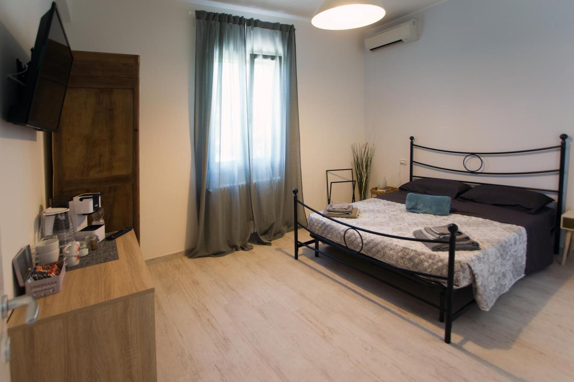 Deluxe Room (2 Adults + 1 Child)