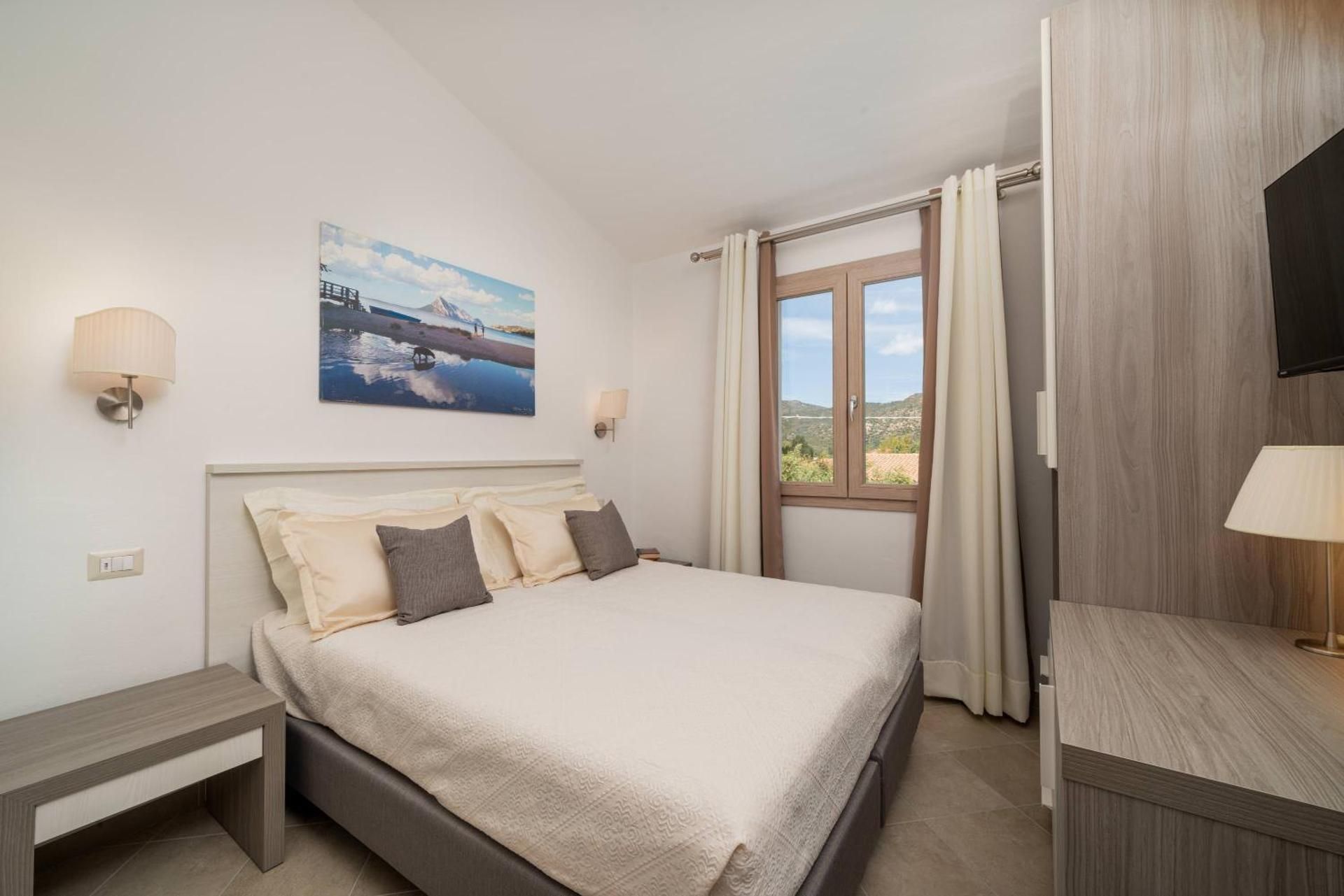 SMALL DOUBLE OR TWIN ROOM