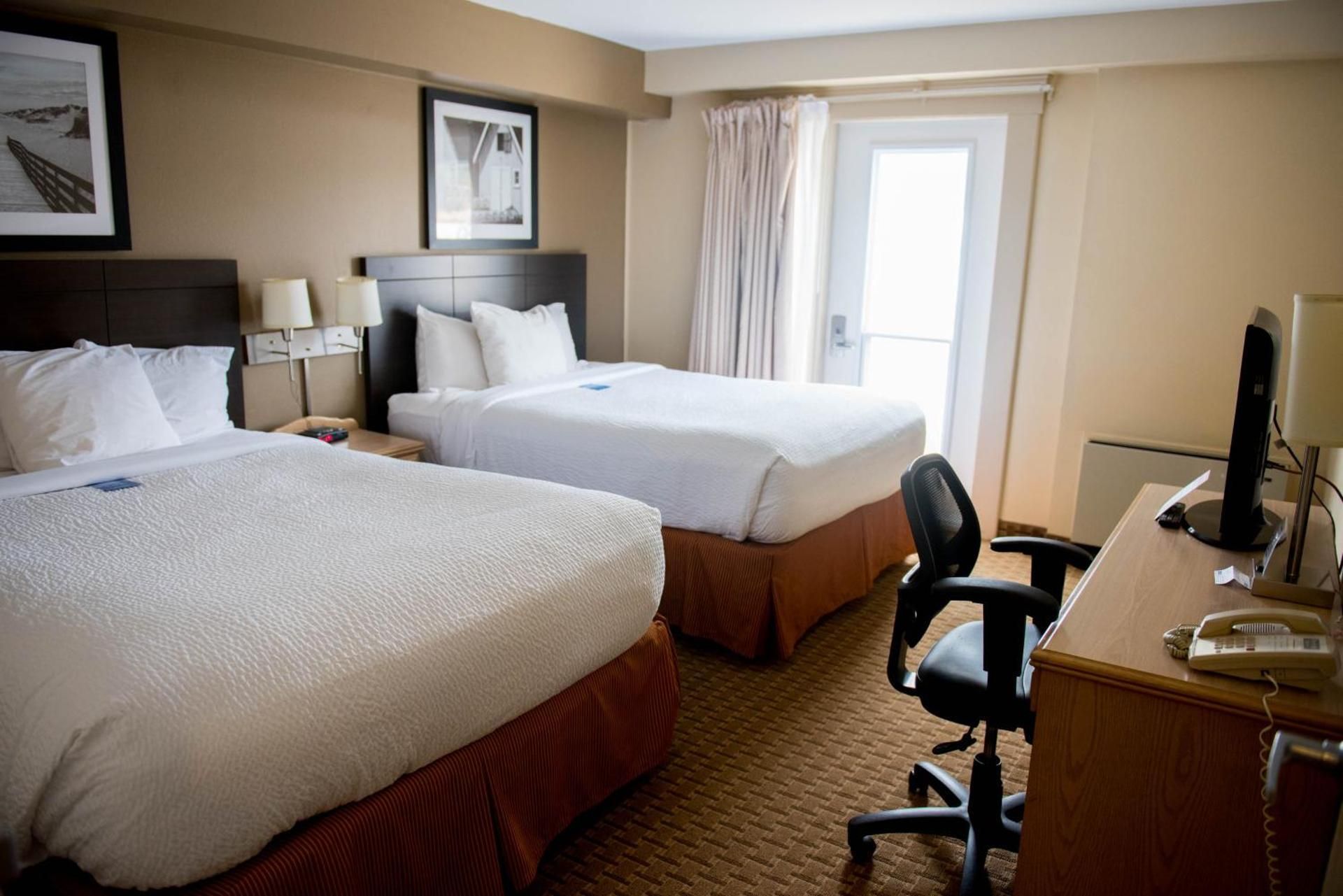 Travelodge Suites by Wyndham Moncton 2 Queen Beds, Two-Bedroom, Suite, Ground Floor, Non-Smoking 2