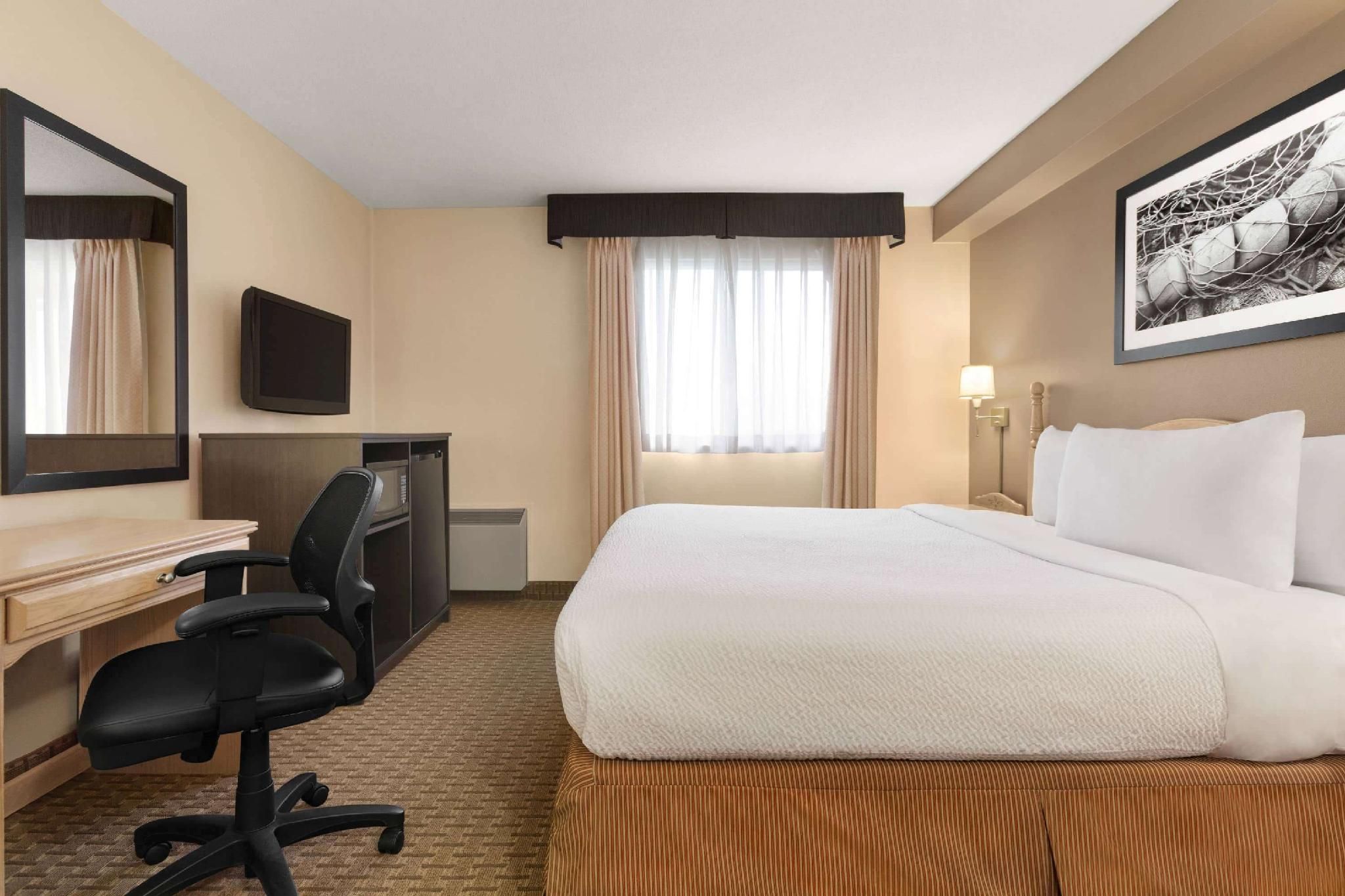 1 King Bed, Accessible Room, 3rd Floor, Non-Smoking