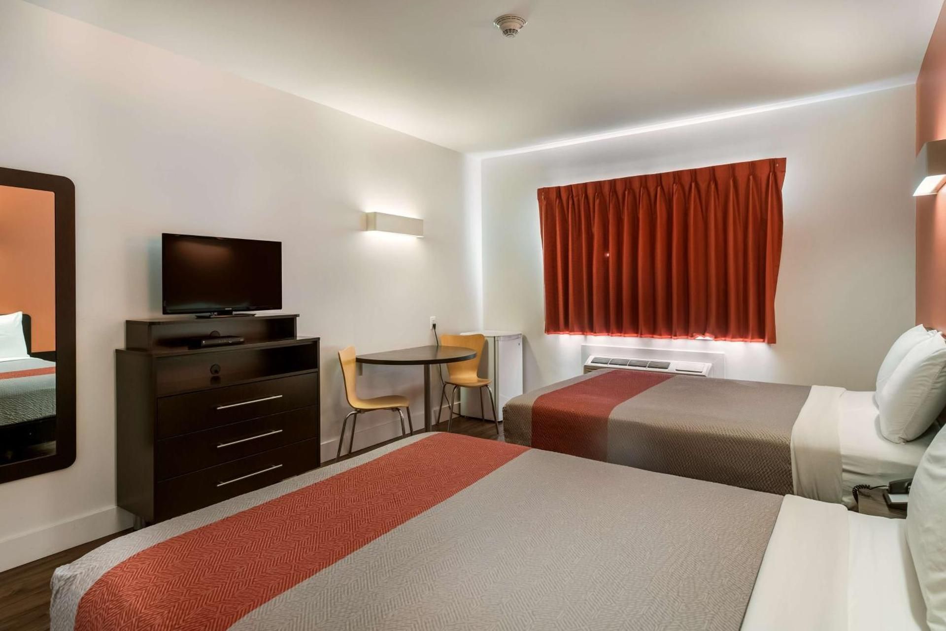 Deluxe Queen Room with Two Queen Beds - Non-Smoking