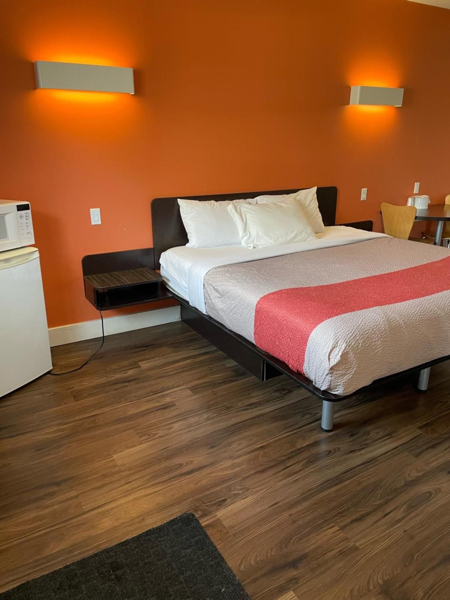 Queen Room - Disability Access - Non-Smoking