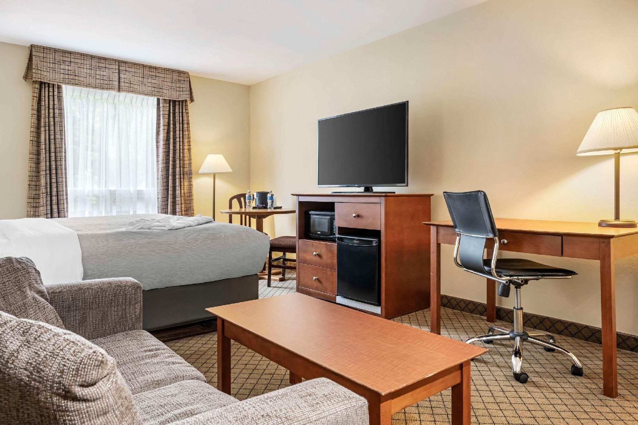 1 King Bed, Nonsmoking, Upgrade