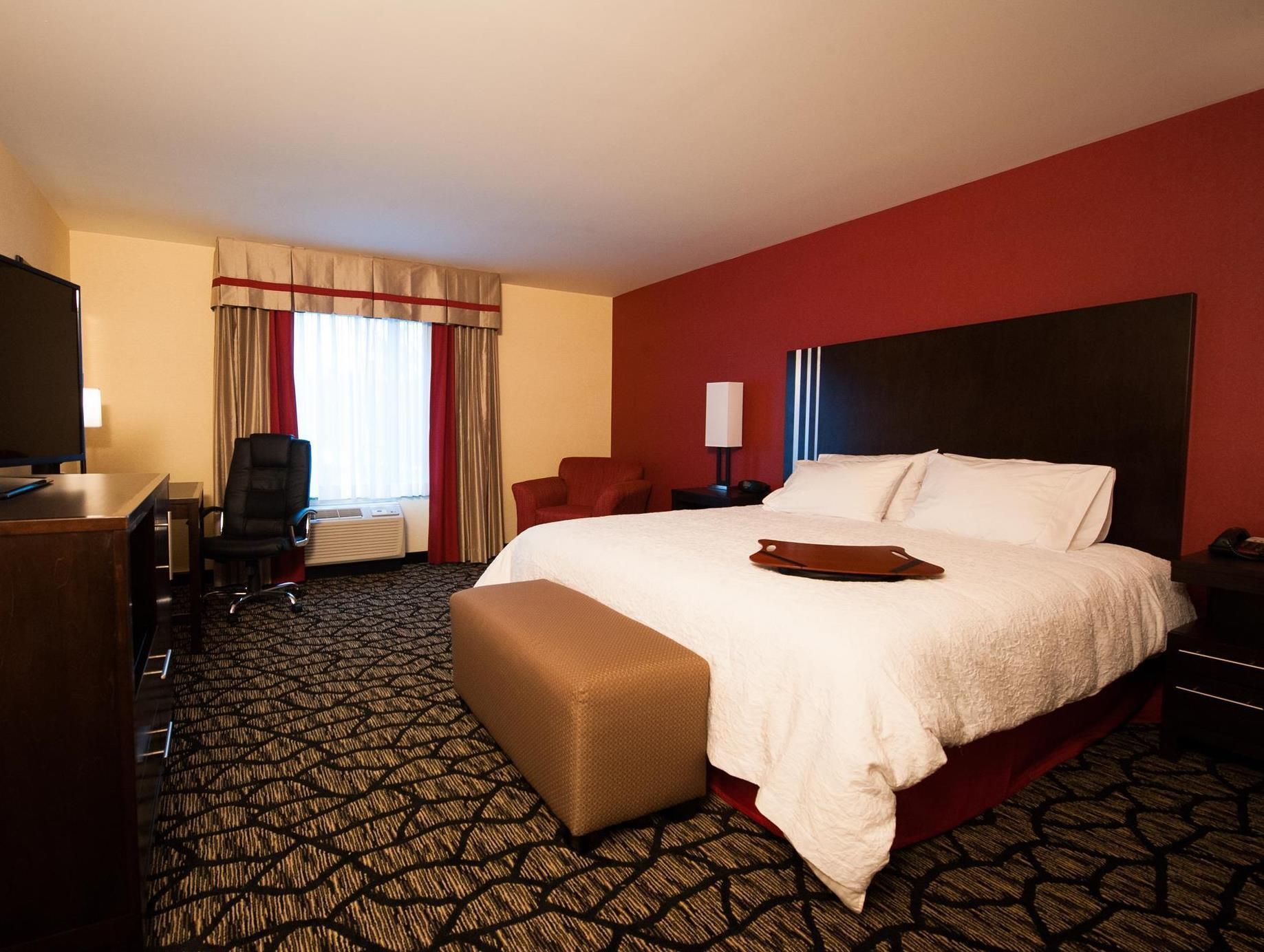 1 King Mobility Access With Tub Nonsmoking