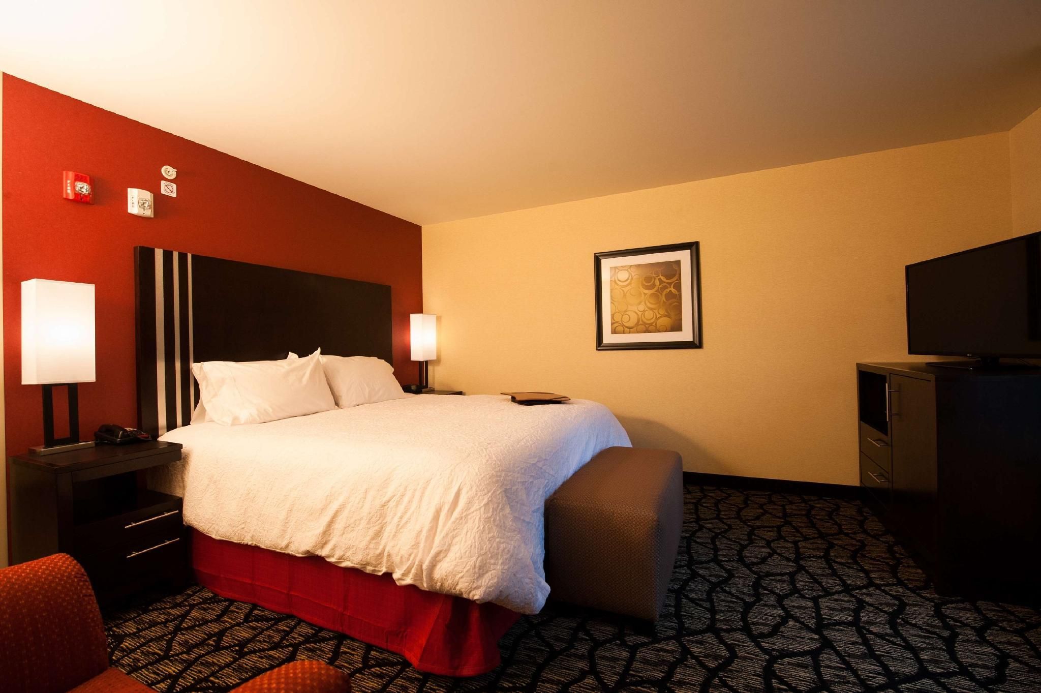 1 King Bed W/fridge-microwv Nonsmoking