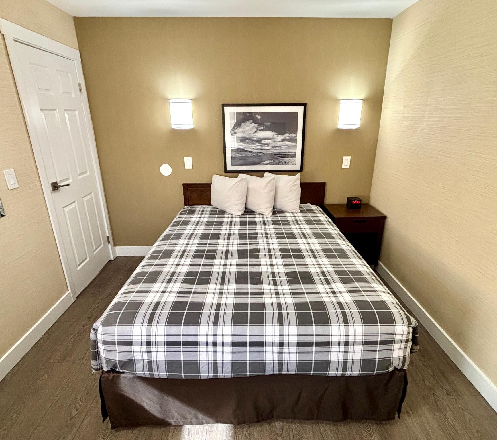 1 Queen Bed, Efficiency, Suite, Nonsmoking