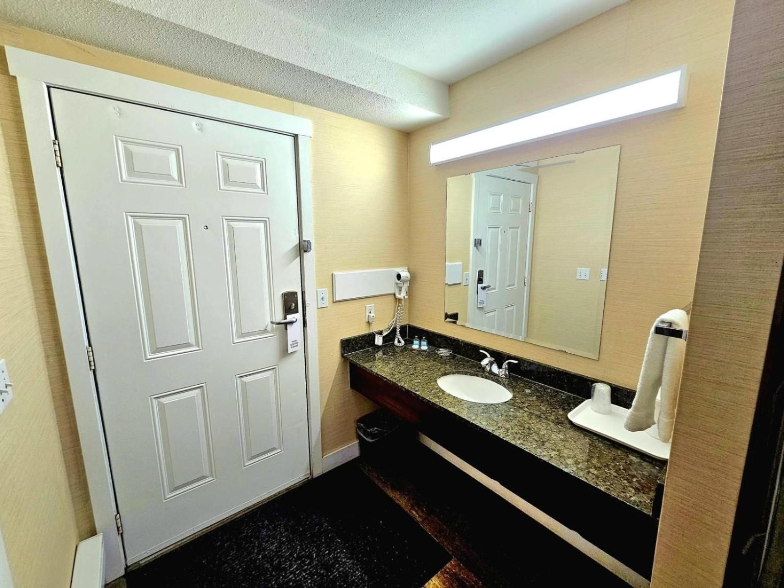 Queen Room with Two Queen Beds - Non Smoking/PET-FRIENDLY