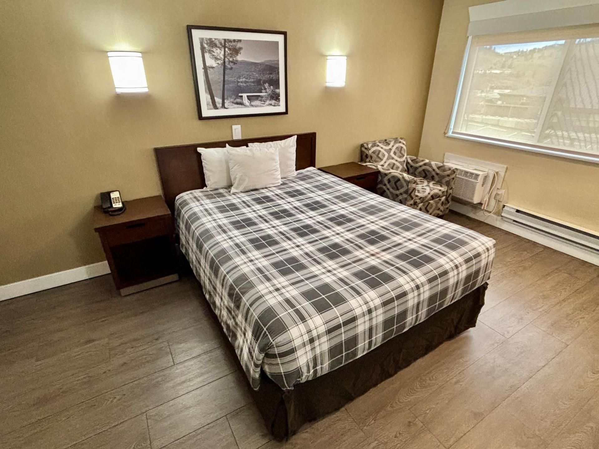 Queen Room - Accessible/Non-Smoking