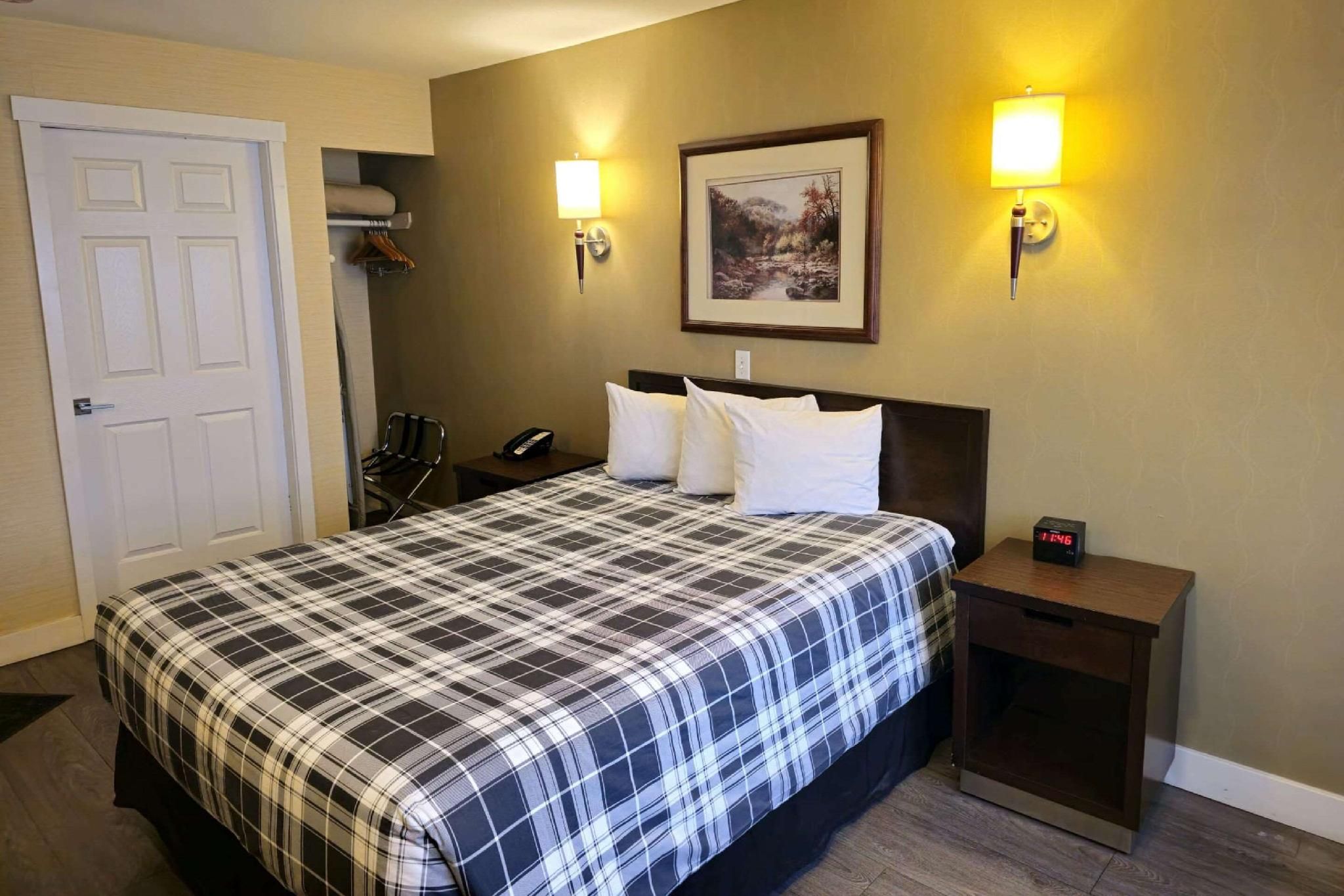 1 Queen Bed, Efficiency, Suite, Nonsmoking