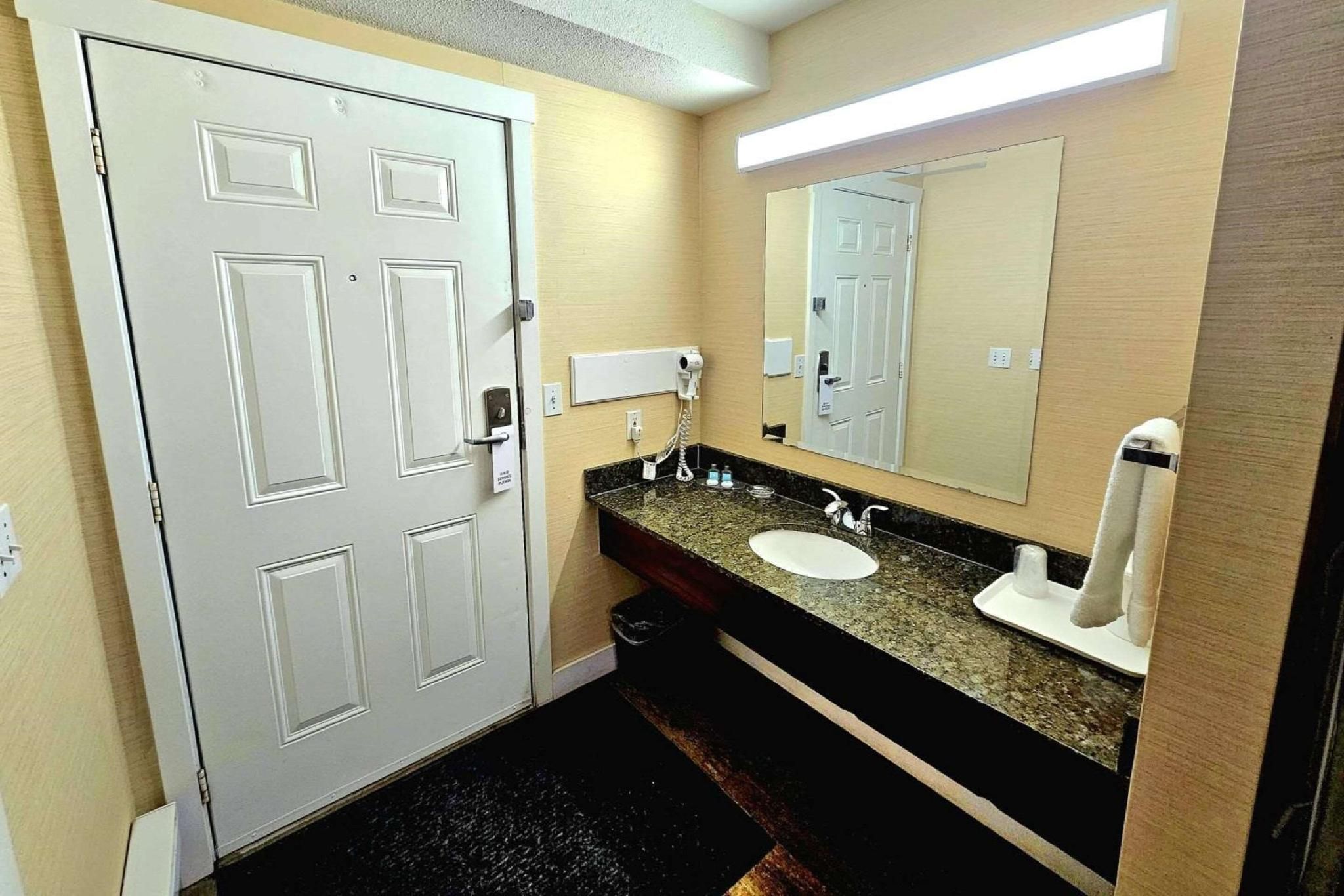 2 Queen Beds, Efficiency, Suite, Nonsmoking