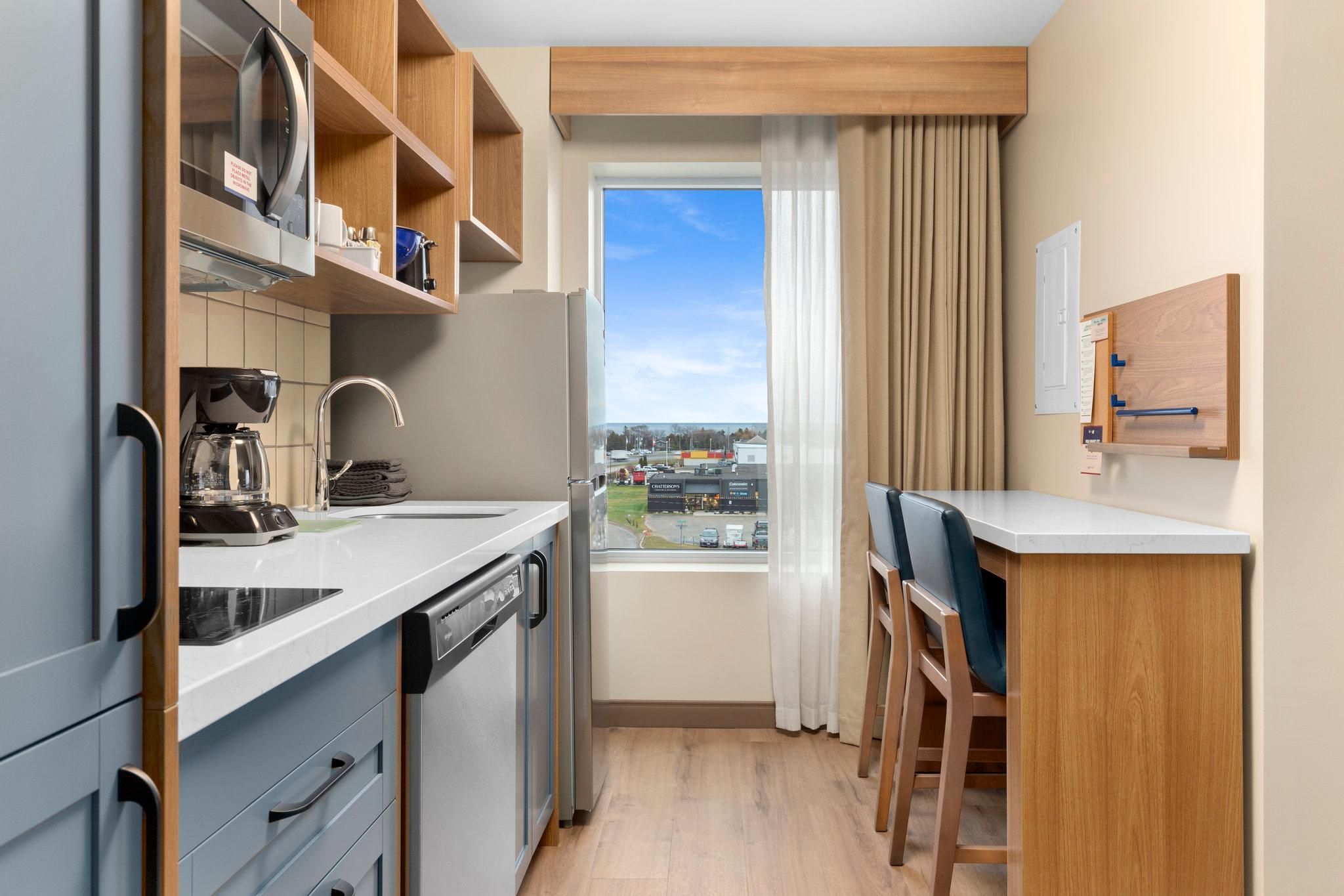 2 Queen Beds Studio Pet Friendly