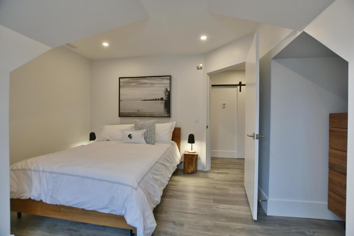 Deluxe Queen Suite