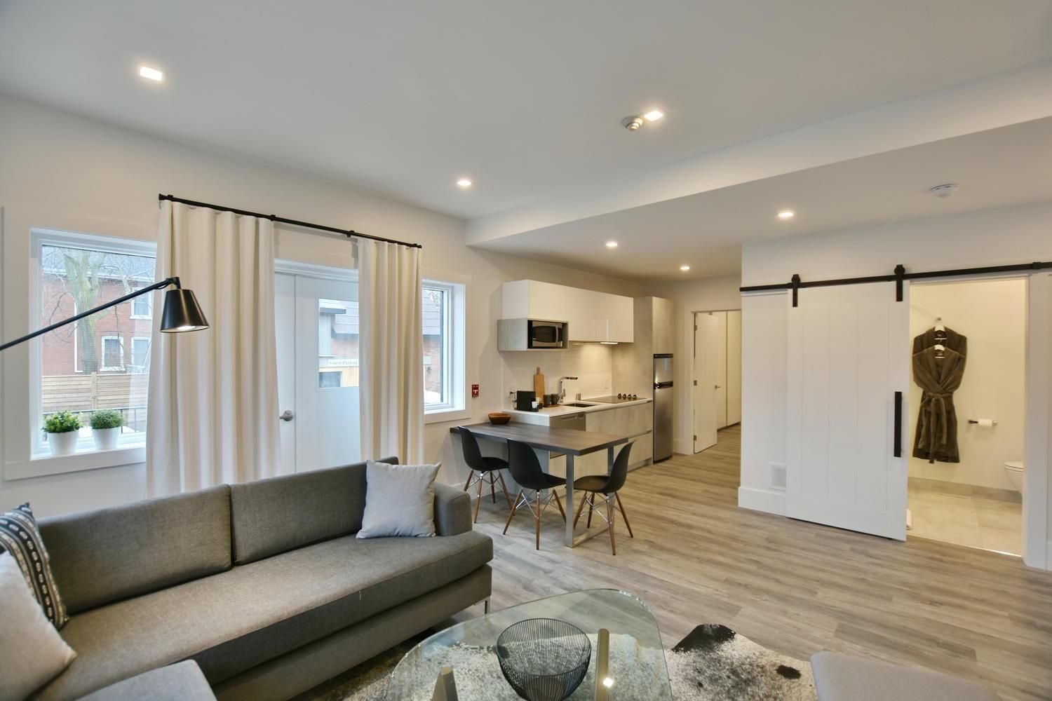 Deluxe King Suite