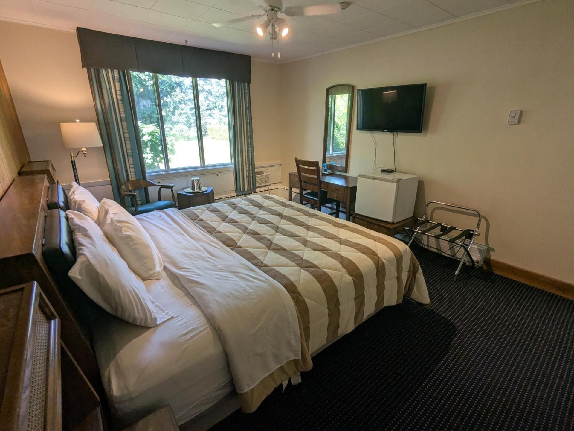 Deluxe King Suite