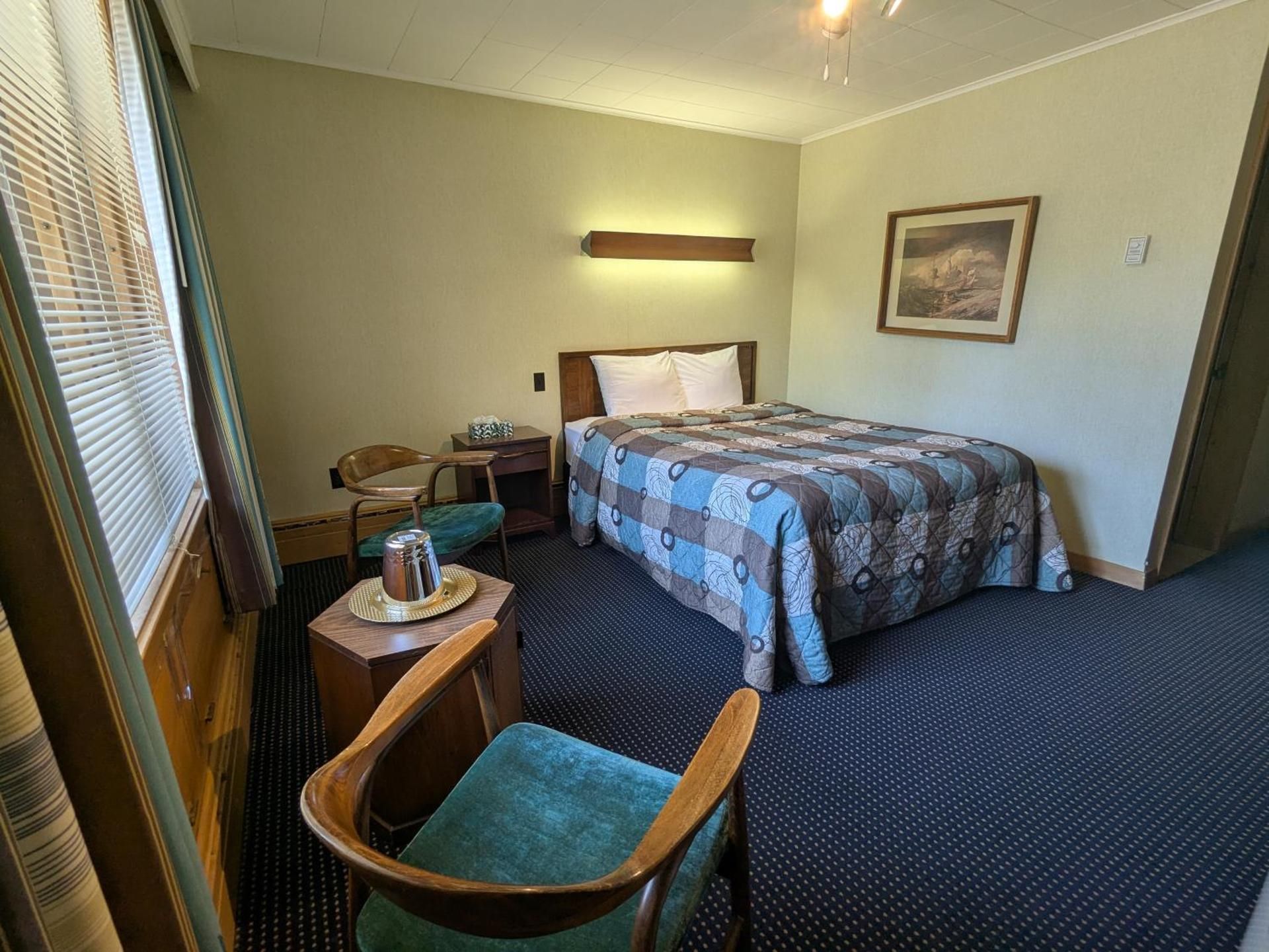 Standard Queen Room