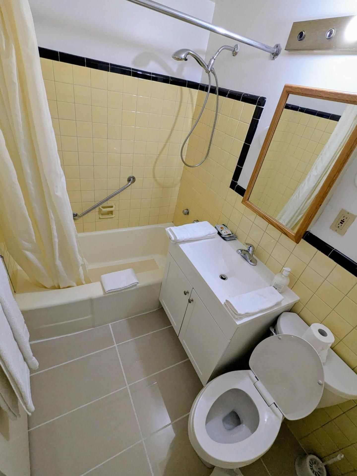 Classic One-Bedroom Apartment with King Bed