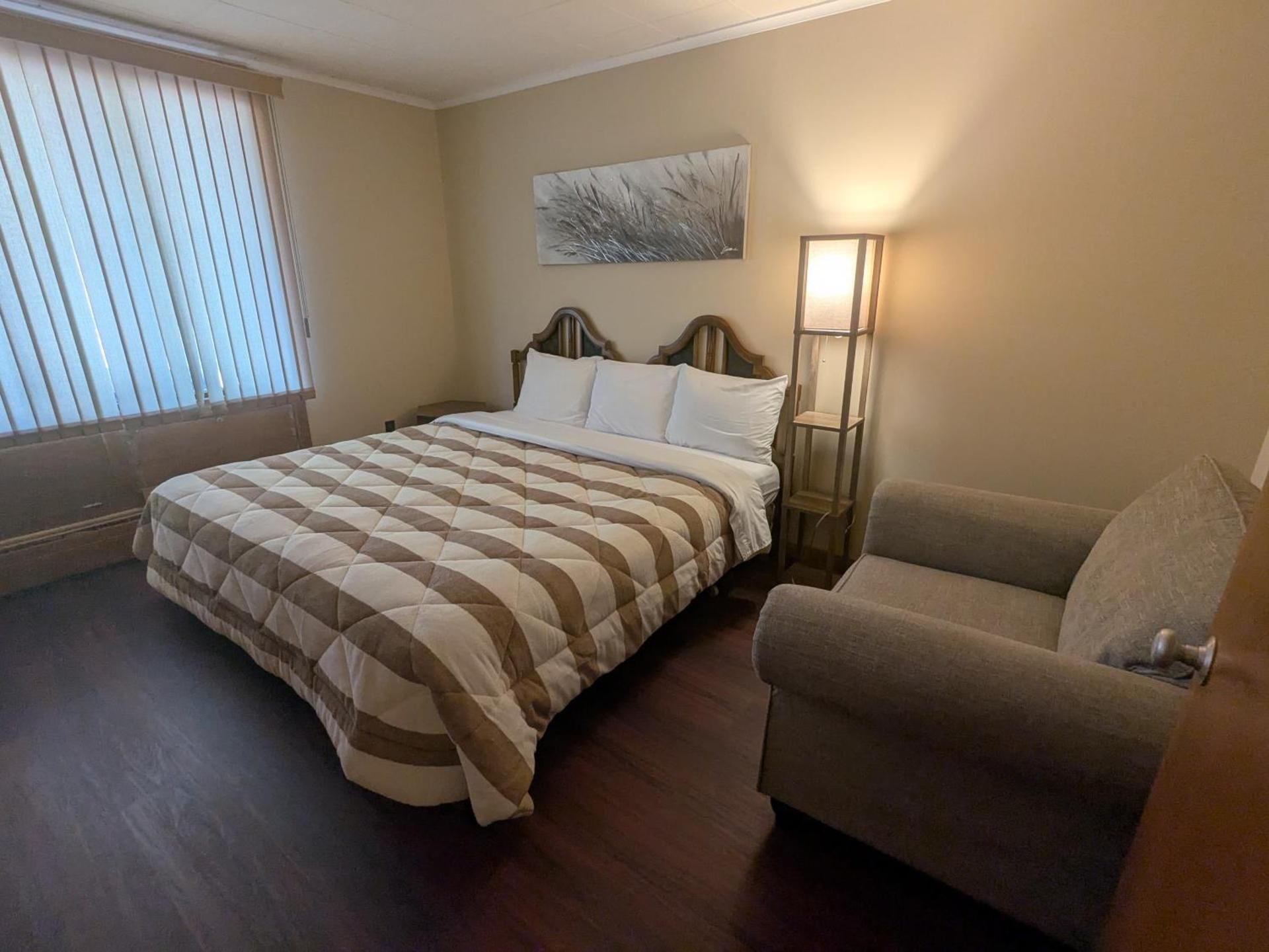 Classic One-Bedroom Apartment with King Bed