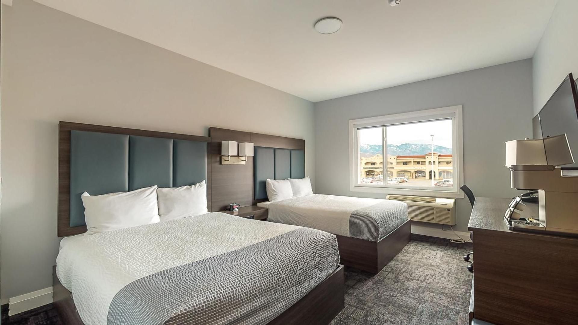 Quadruple Room with Two Queen Beds and Mountain View - Non Smoking/Interior Hall