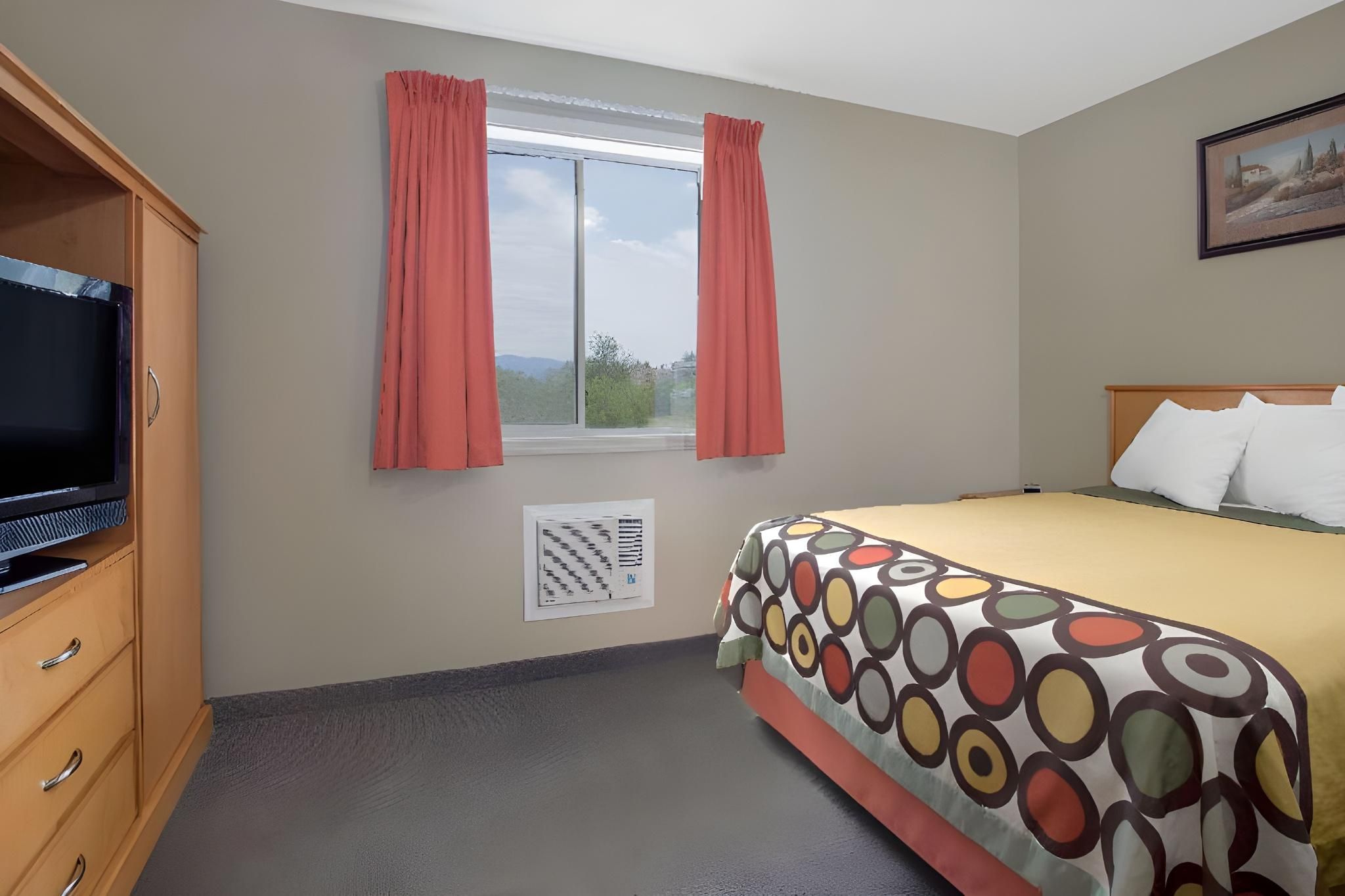 Queen Room - Accessible/Non-Smoking