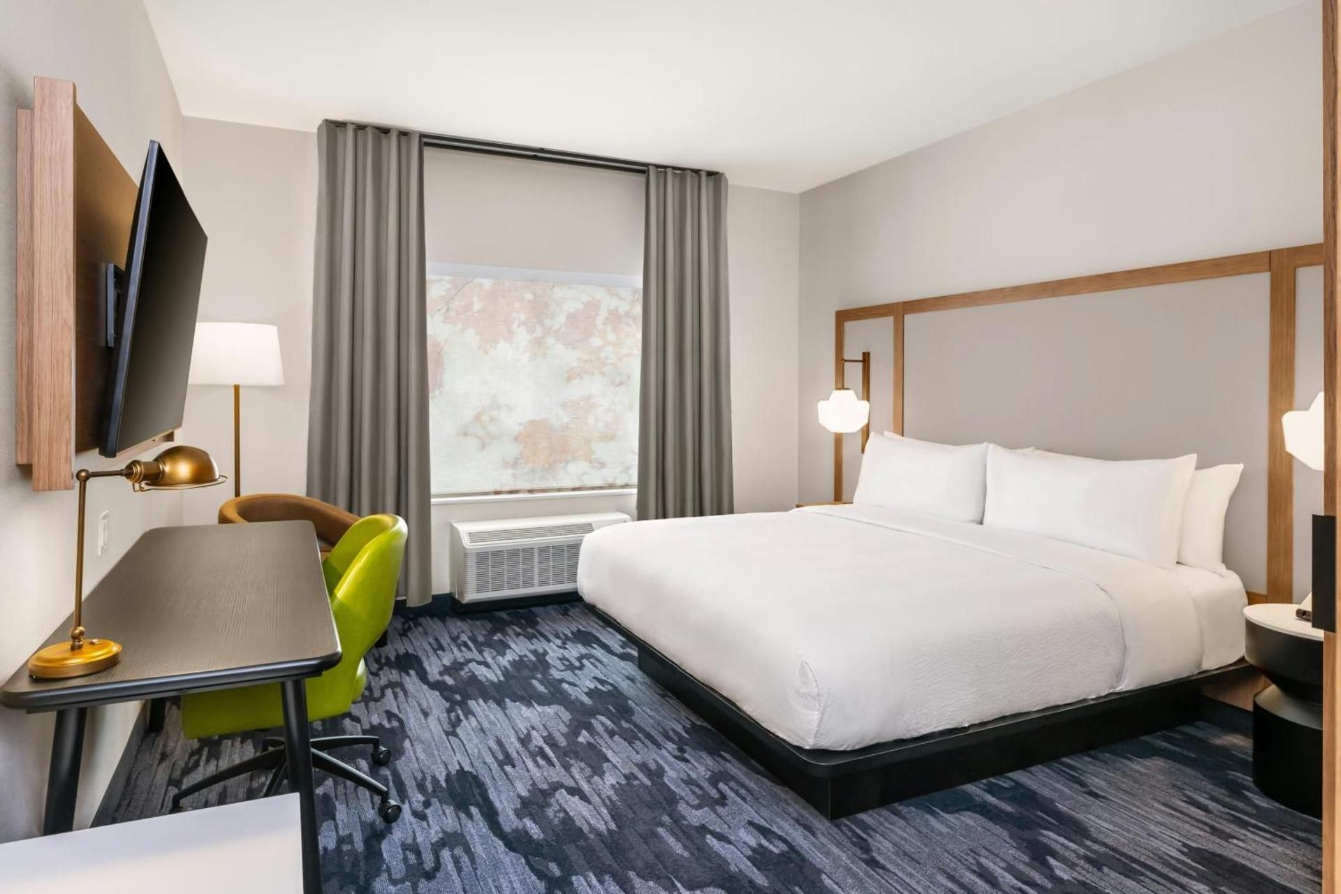 Fairfield by Marriott Inn & Suites Gravenhurst Muskoka Guest Room, 1 King