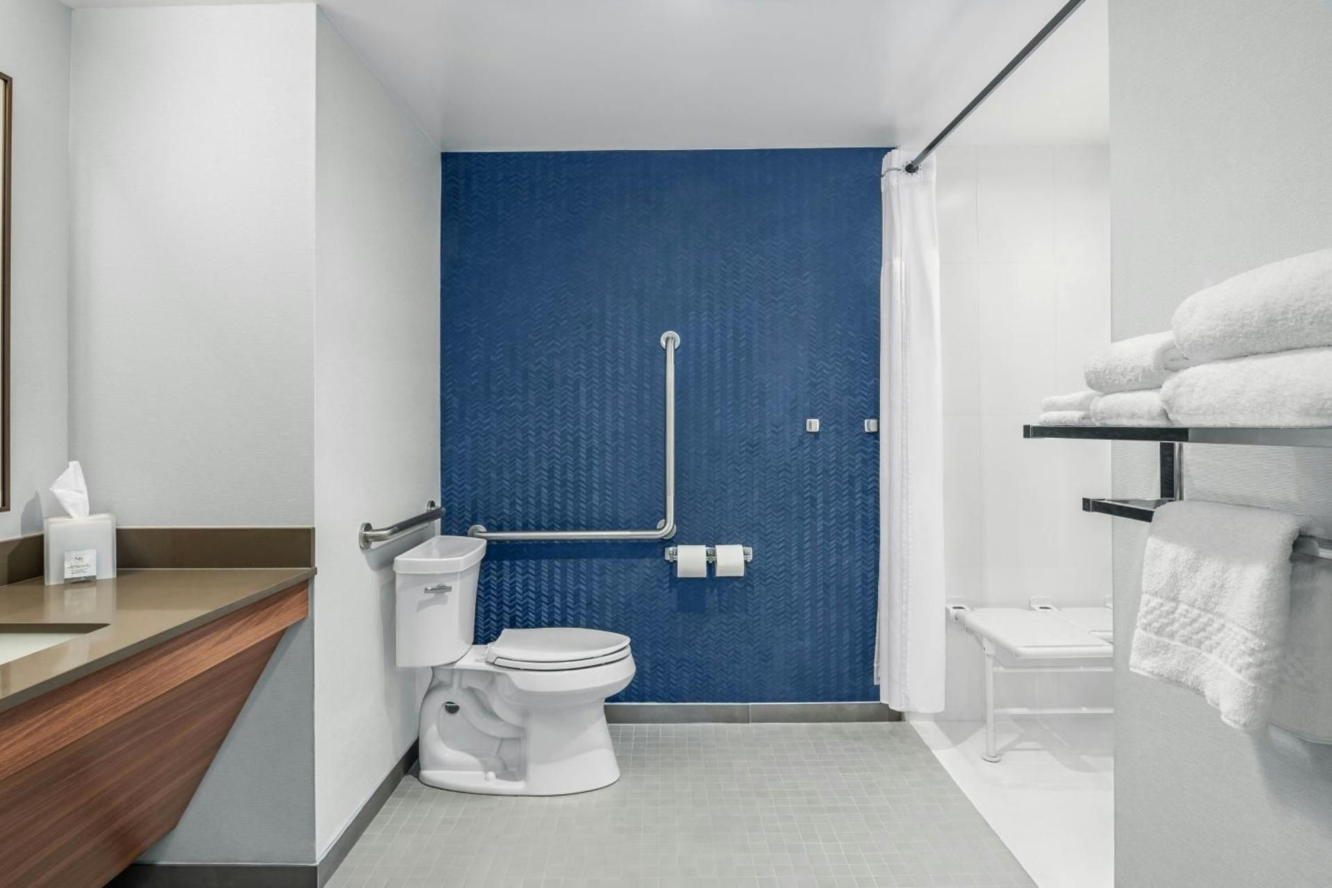 Fairfield by Marriott Inn & Suites Gravenhurst Muskoka Suite, 1 King, Sofa bed 3