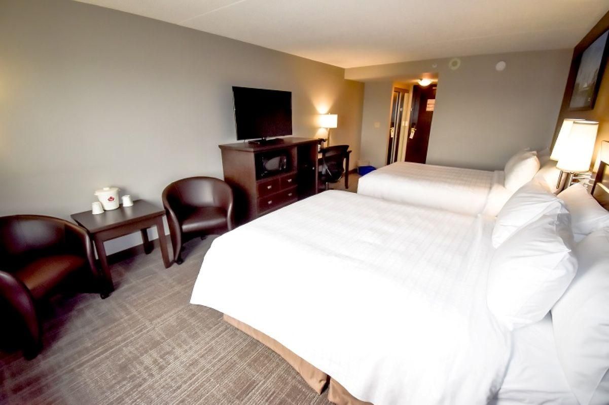 Canad Inns Destination Centre Club Regent Casino Hotel Two Queen Room 3