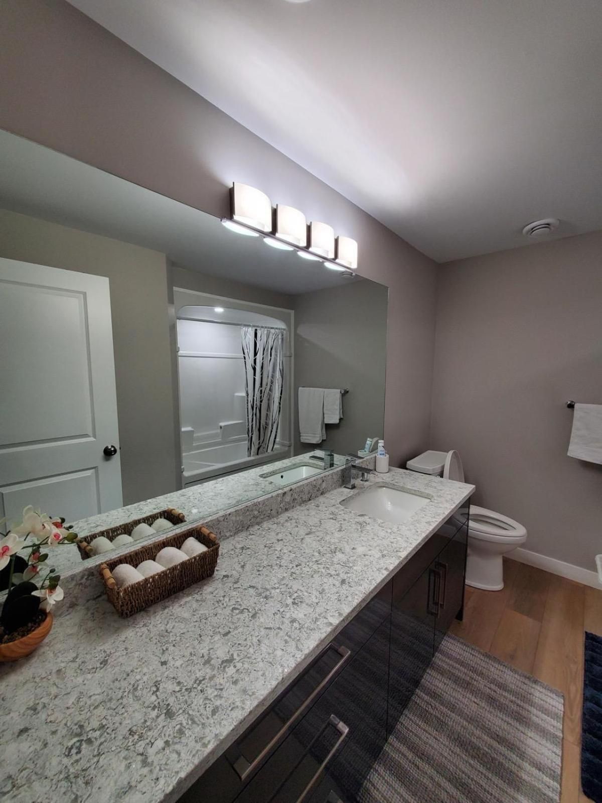 Private Entrance 2 Bed 1 Bath Family Suite