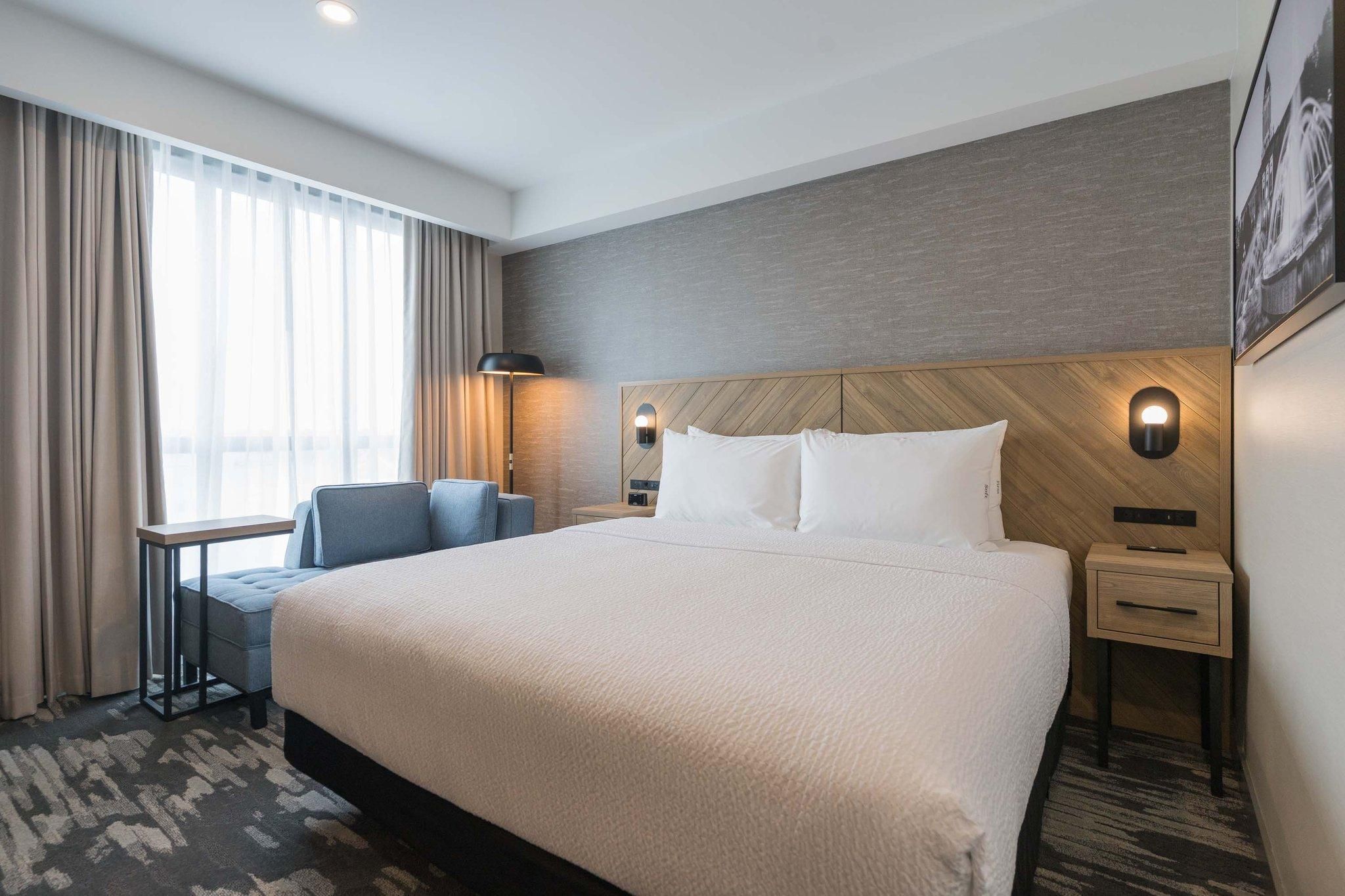 Sandman Signature Winnipeg Airport Standard Room, 1 King Bed