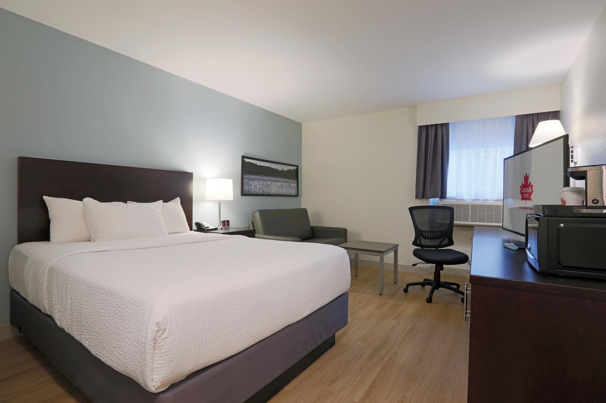 Canad Inns Destination Centre Windsor Park One Queen with Twin Pull Out
