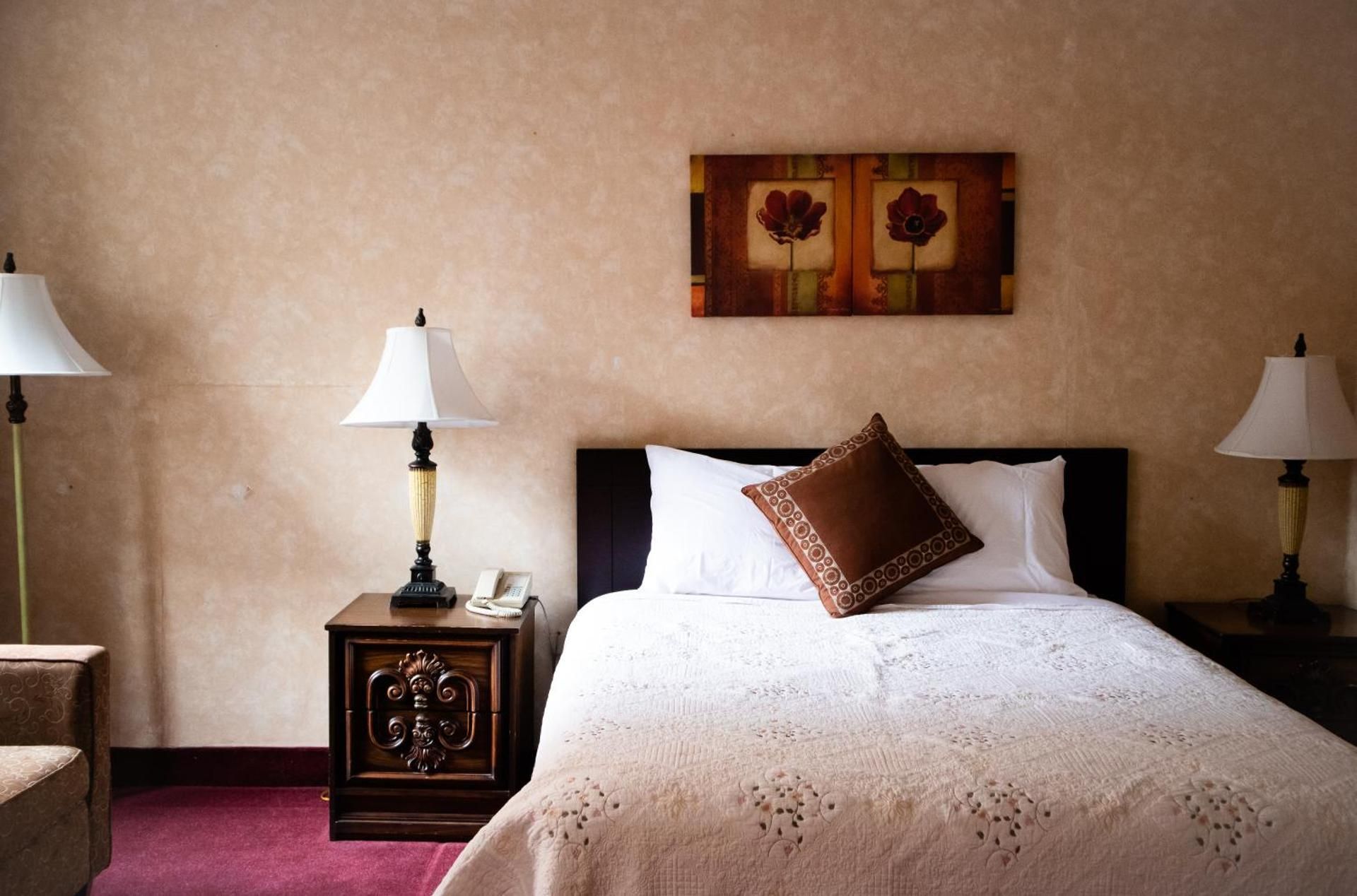 Deluxe Queen Room