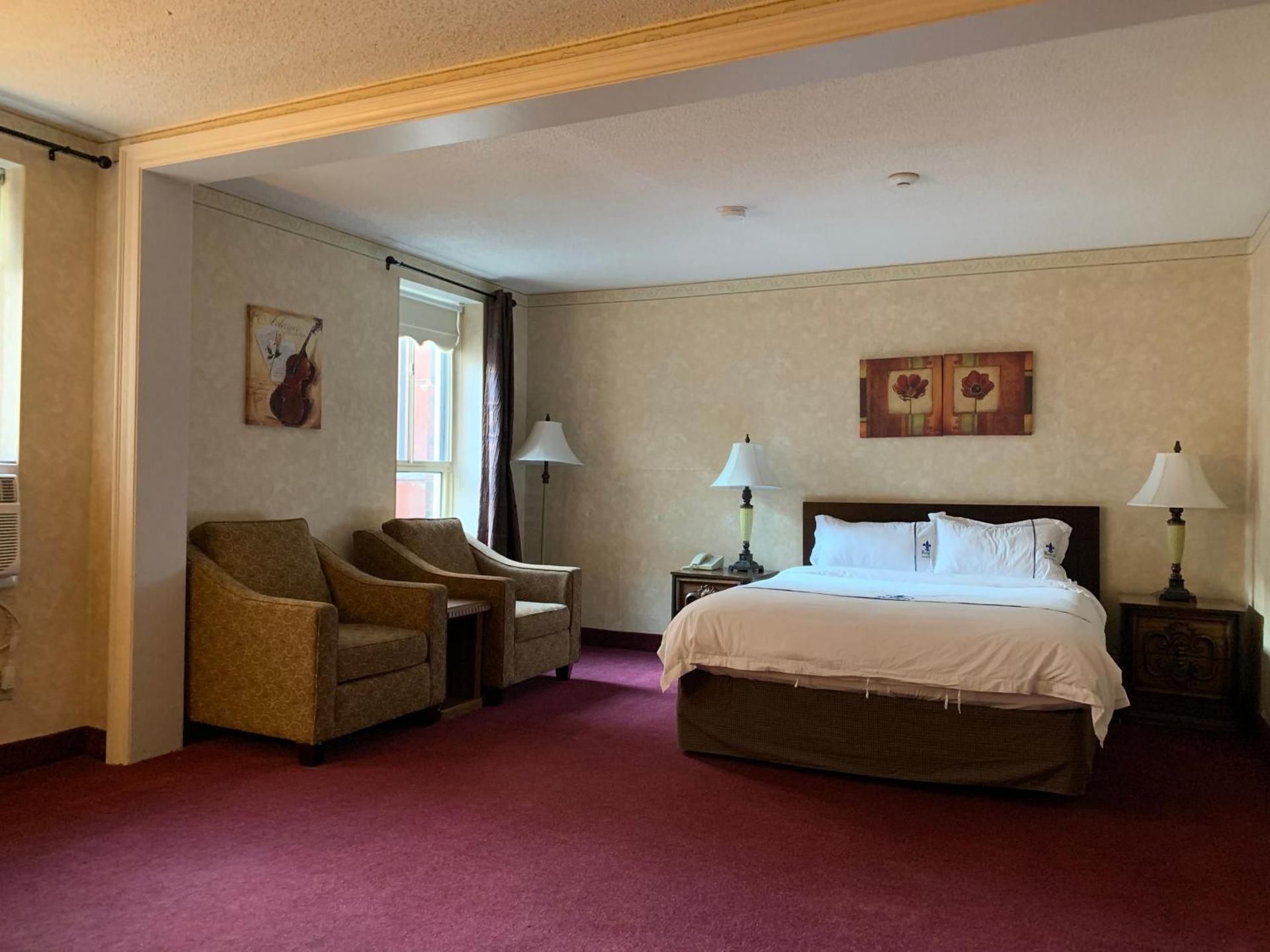 Deluxe Queen Room