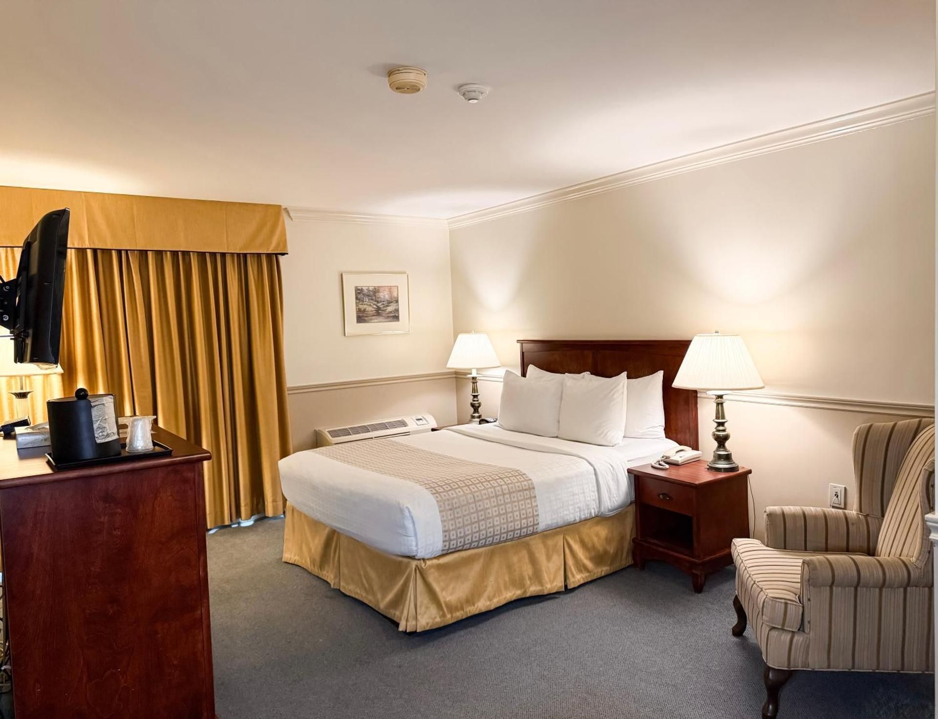 Standard Queen Room