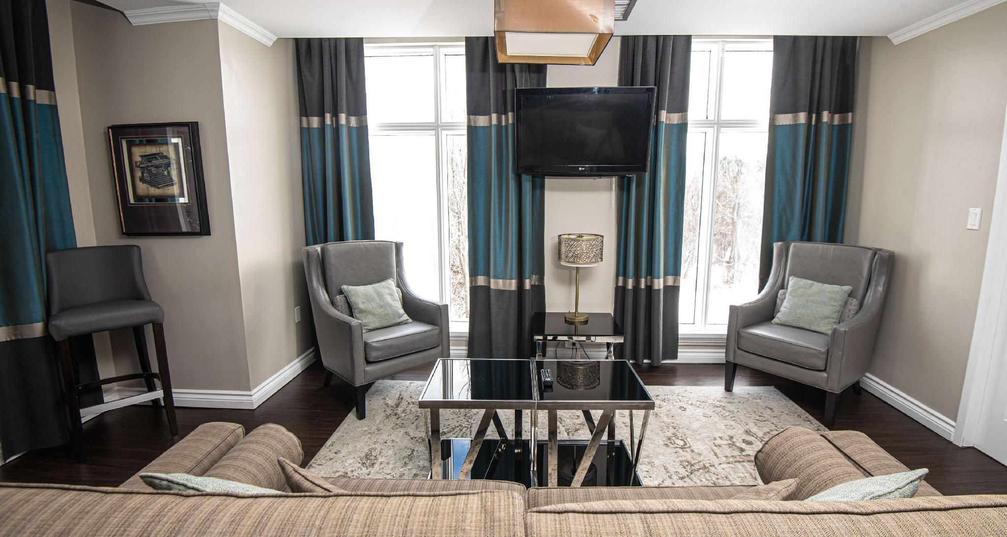 Elm Hurst Inn & Spa Suite - 1 King Bed, Nonsmoking, Sofabed, Jacuzzi, Country View, Separate Living Room 2