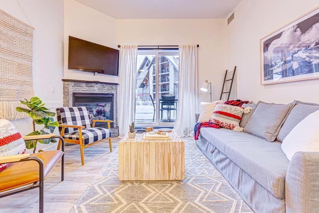 Apartment with Mountain View