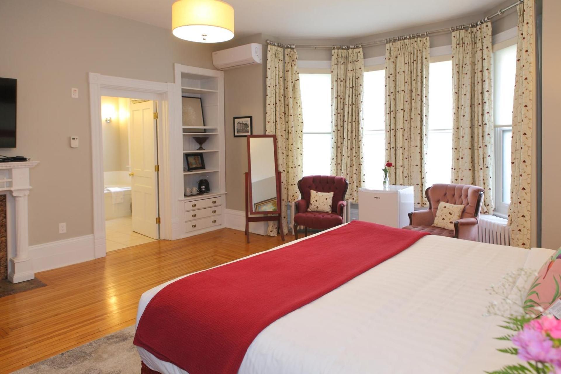 King Room with Spa Bath