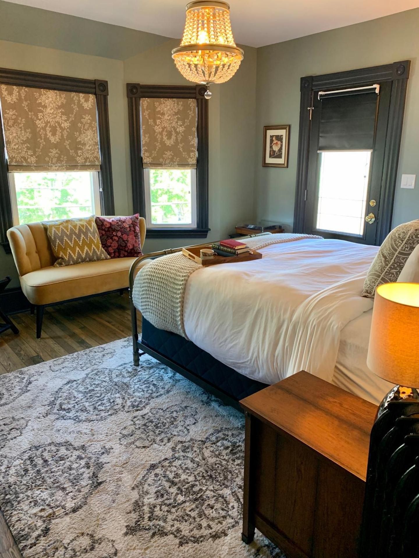 Deluxe Queen Suite