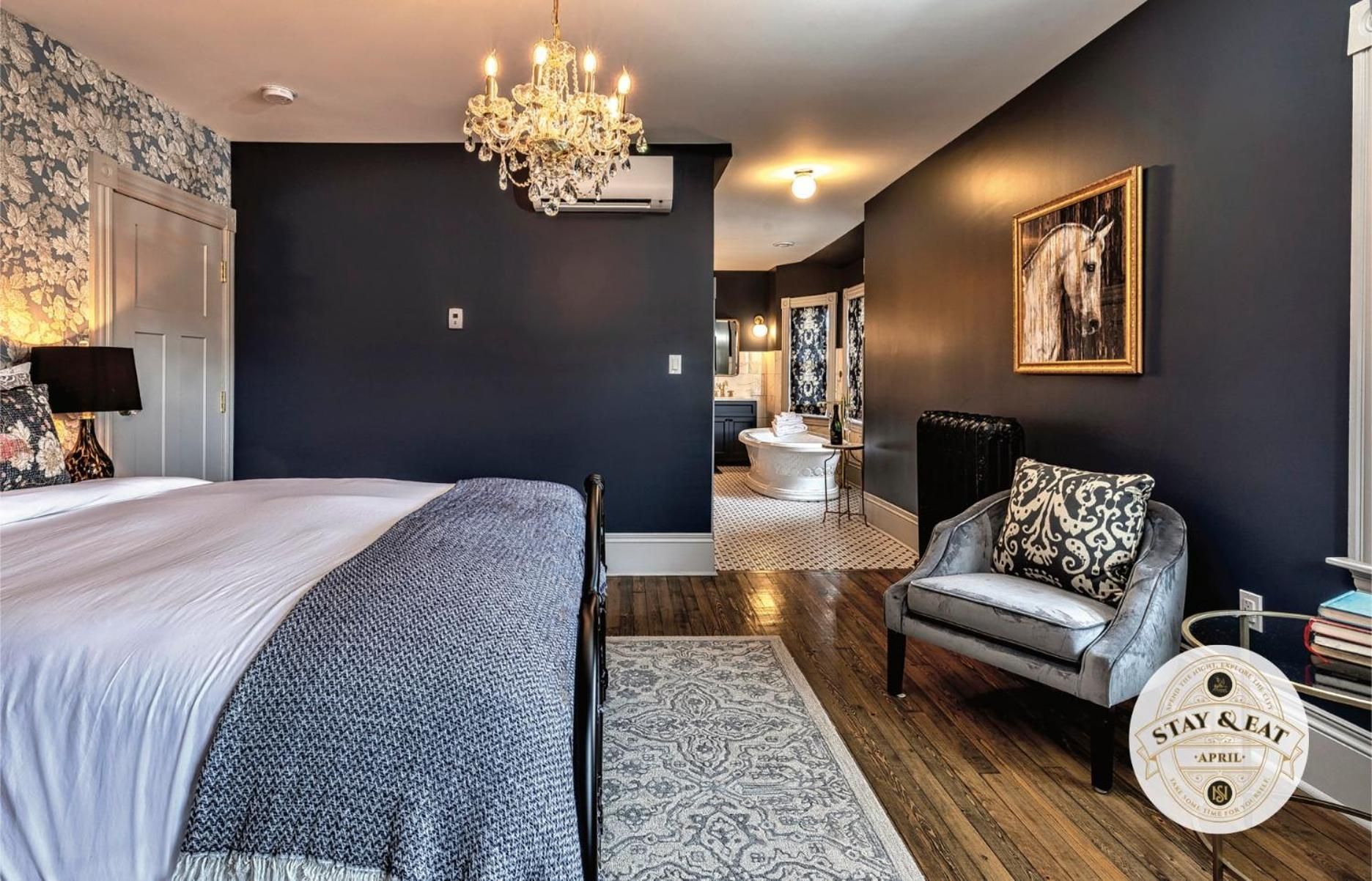 Deluxe Suite with Spa Bath